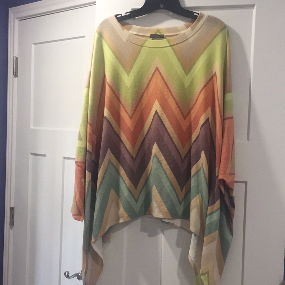 Large spring colored chevron top.